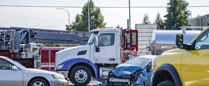 Truck in the middle of an intersection next to a car accident