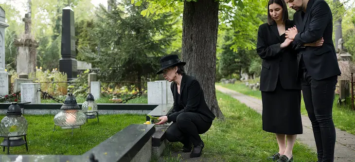 mourning-family-together-cemetery